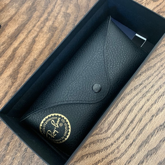 Ray-Ban Sunglasses - Picture 6 of 7